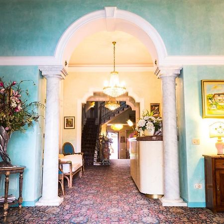 Hotel Sonia フォルテ・デイ・マルミ エクステリア 写真