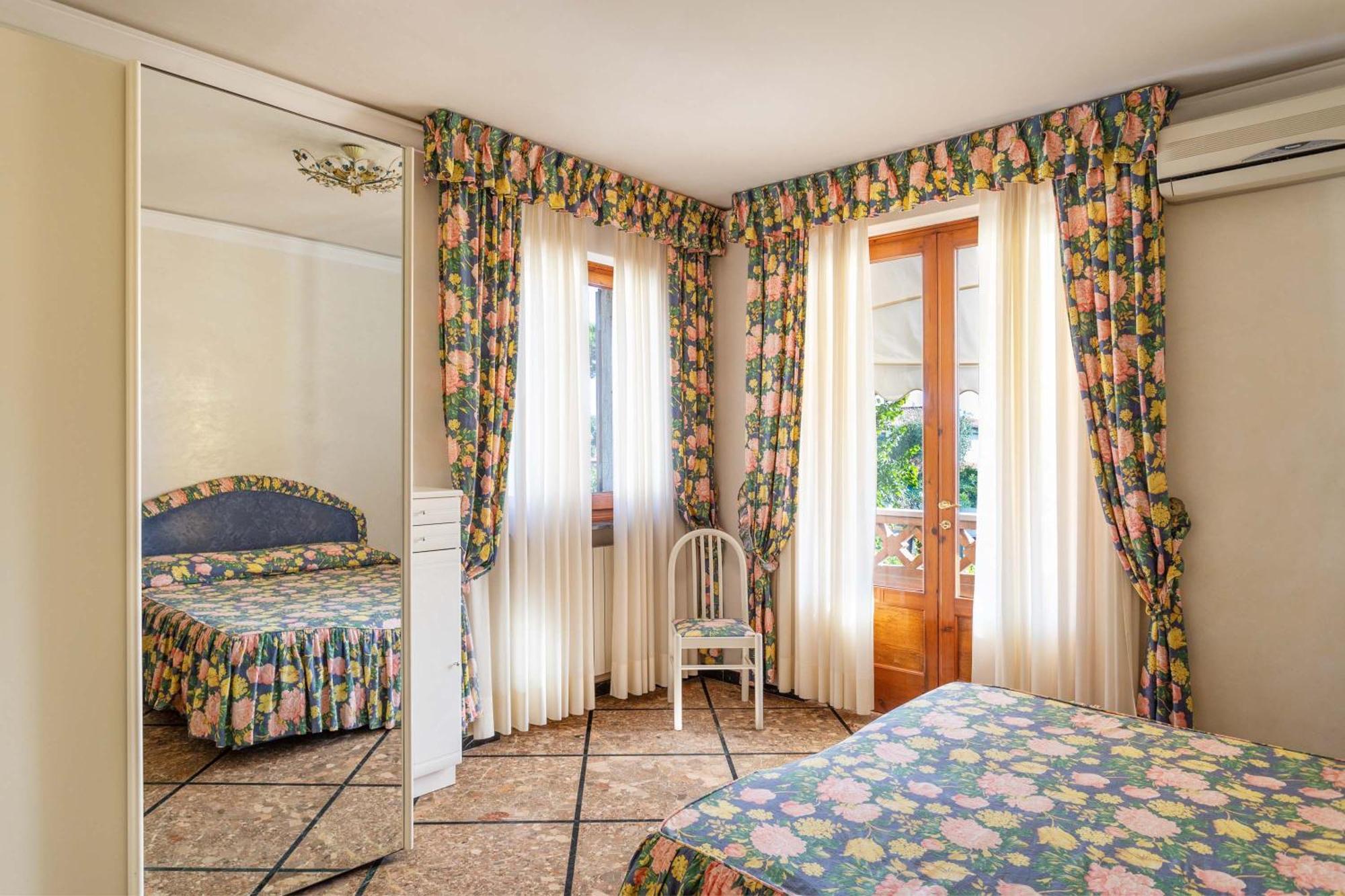 Hotel Sonia フォルテ・デイ・マルミ エクステリア 写真