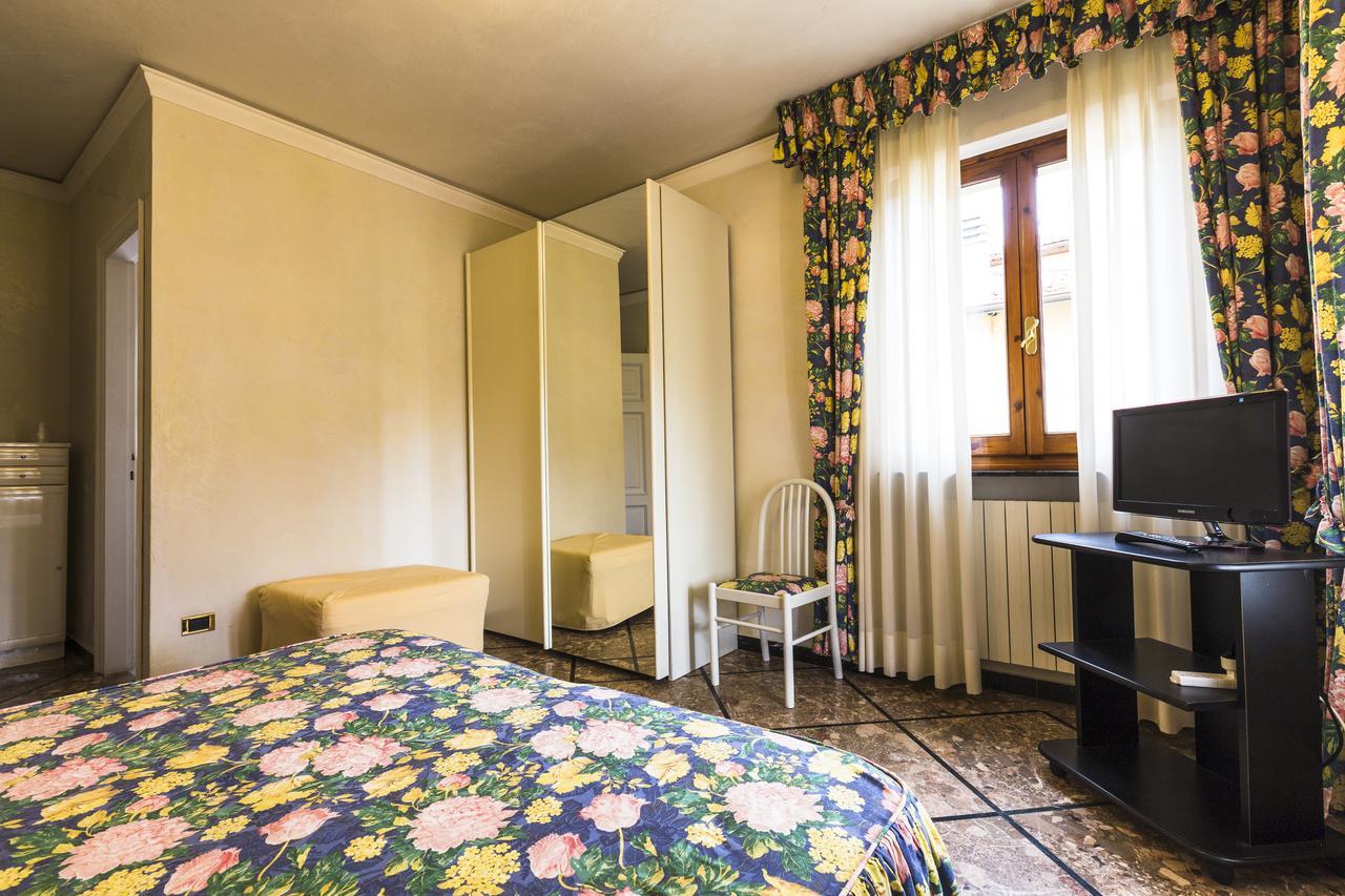 Hotel Sonia フォルテ・デイ・マルミ エクステリア 写真
